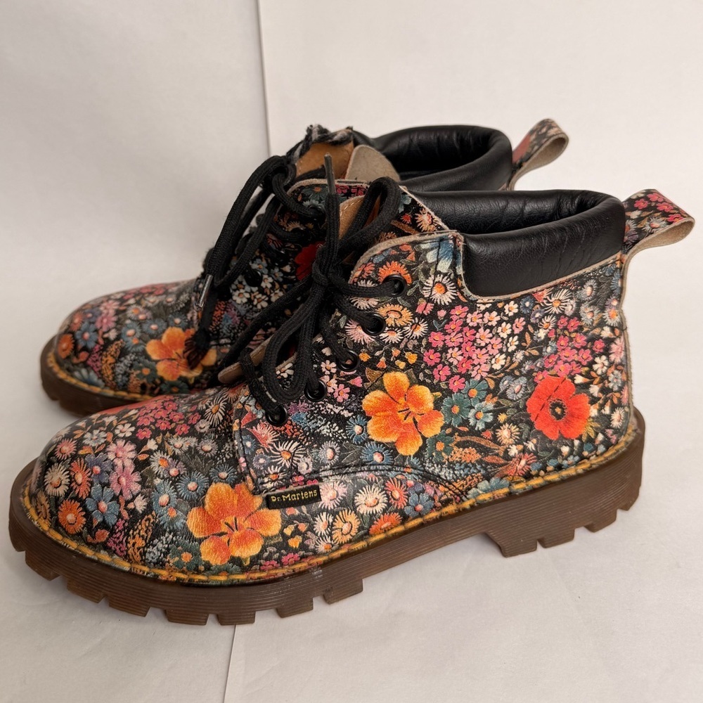 Dr. Martens Floral Print Lace-Up Boots – Women’s Size 5